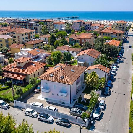Villa Amelia Rooms Marina di Pietrasanta Εξωτερικό φωτογραφία