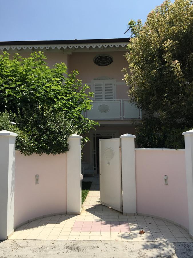 Villa Amelia Rooms Marina di Pietrasanta Εξωτερικό φωτογραφία
